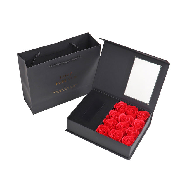 Rose Box mit Halskette